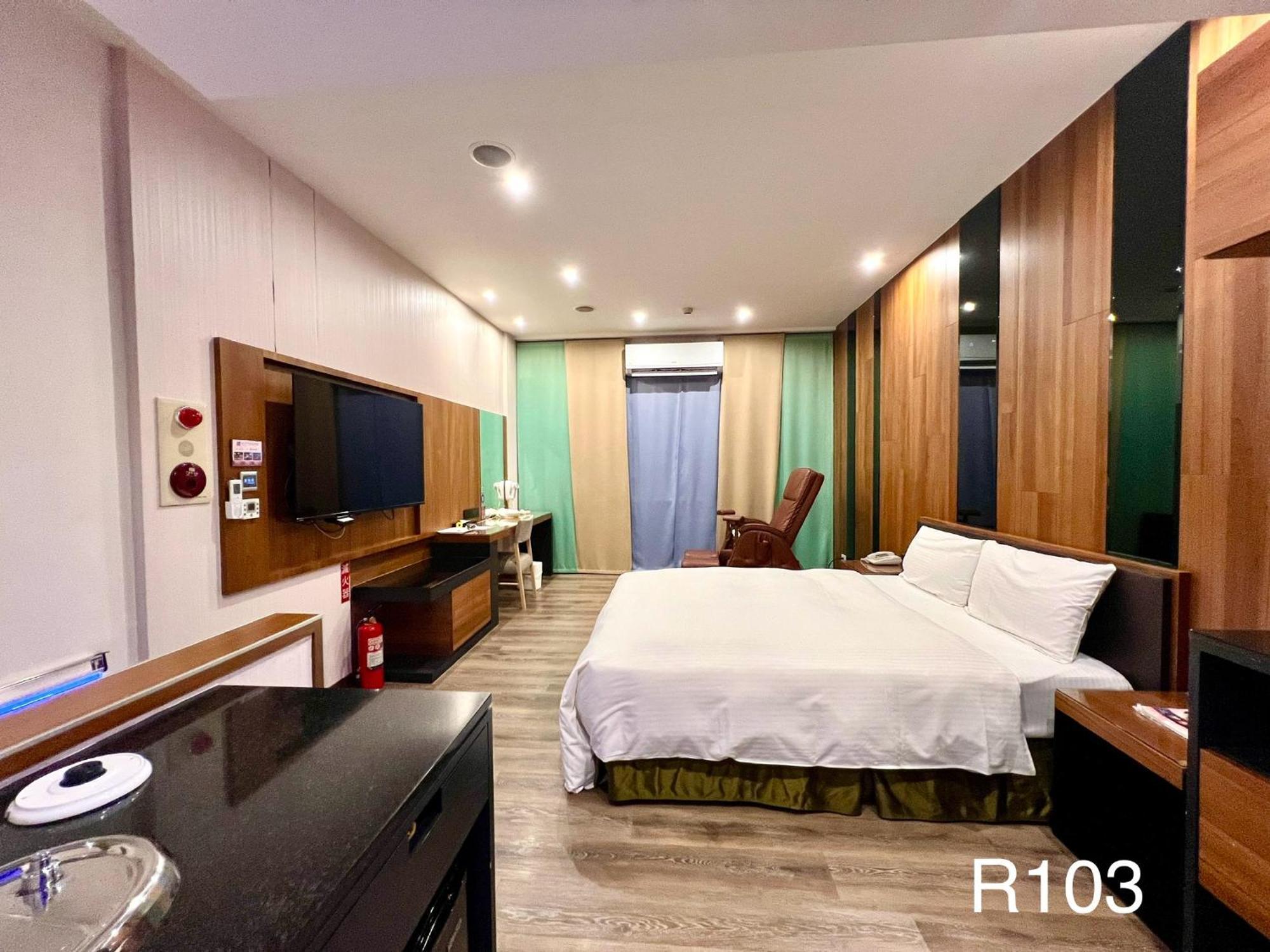 Catwalk Motel -Tainan Luaran gambar