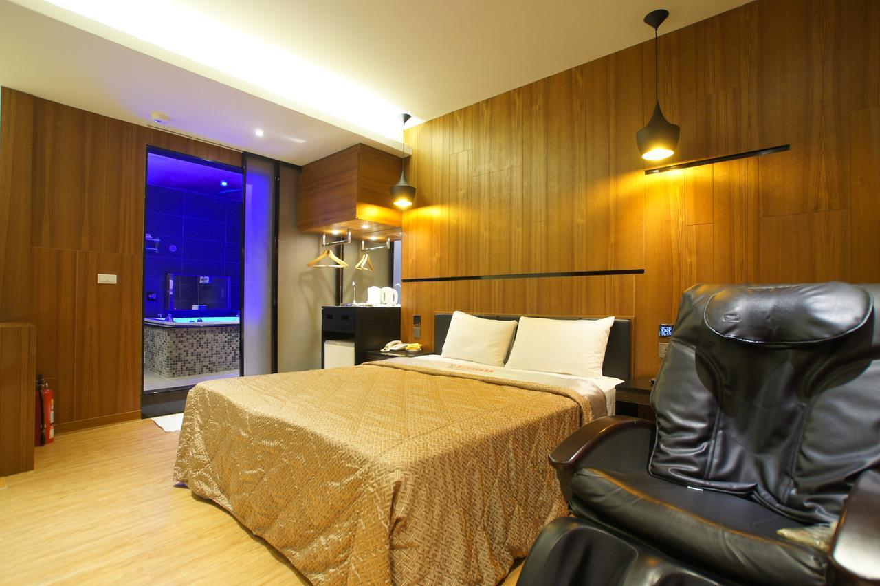 Catwalk Motel -Tainan Luaran gambar